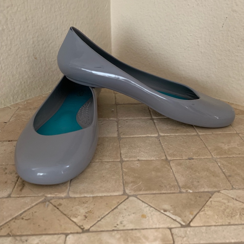 Oka-B gray flats